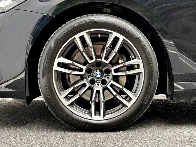 BMW 5 Series — Фото автомобиля 12