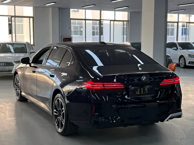 BMW 5 Series — Фото автомобиля 7