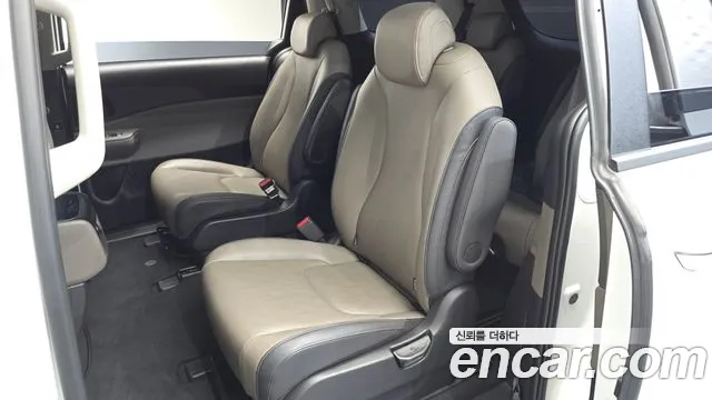 Kia Carnival Generation 4 — Фото автомобиля 11