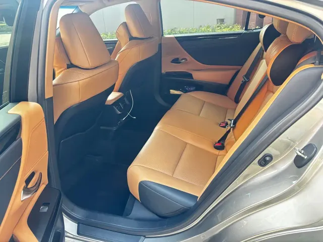 Lexus ES — Фото автомобиля 6