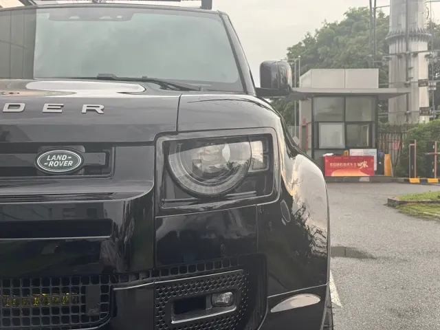 Land Rover Defender — Фото автомобиля 3