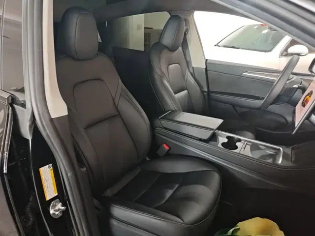 Tesla Model Y — Фото автомобиля 24
