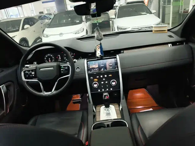 Land Rover Discovery Sport — Фото автомобиля 9