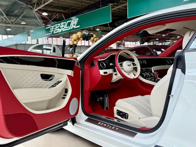 Bentley Continental Plug-in Hybrid — Фото автомобиля 11