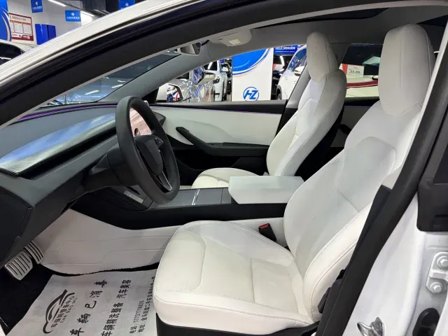 Tesla Model 3 — Фото автомобиля 5