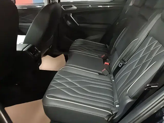 Volkswagen Tiguan L — Фото автомобиля 16