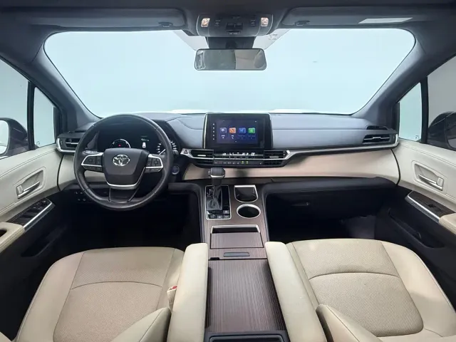 Toyota Sienna — Фото автомобиля 7