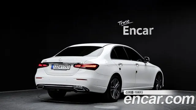 Mercedes-Benz E-Class — Фото автомобиля 2