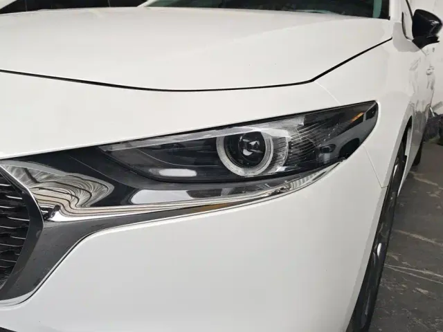 Mazda Axela — Фото автомобиля 5