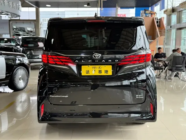 Toyota Alphard — Фото автомобиля 27