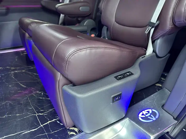 Toyota Sienna — Фото автомобиля 10