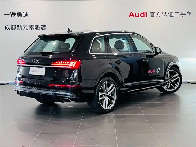 Audi Q7 — Фото автомобиля 4