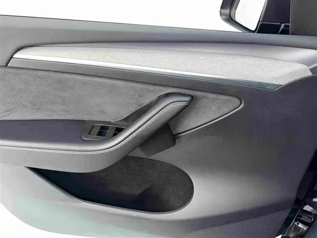 Tesla Model Y — Фото автомобиля 8