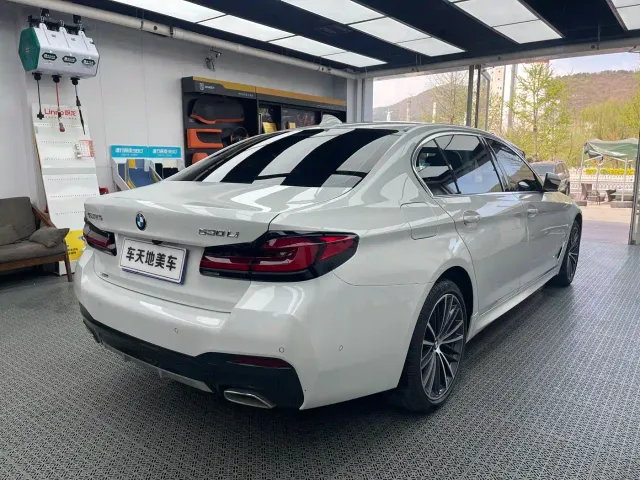 BMW 5 Series — Фото автомобиля 11