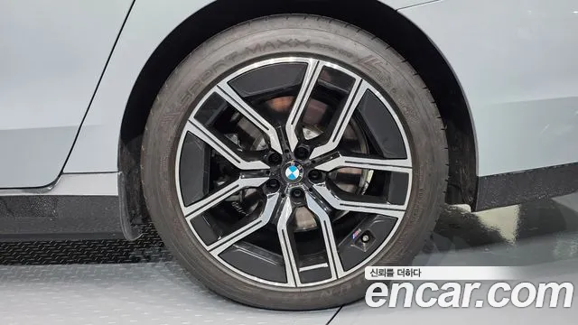 BMW i7 — Фото автомобиля 17