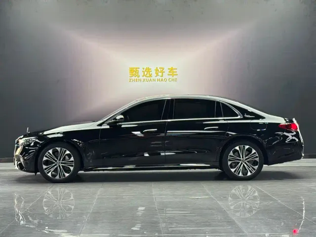 Mercedes-Benz E-Class — Фото автомобиля 4