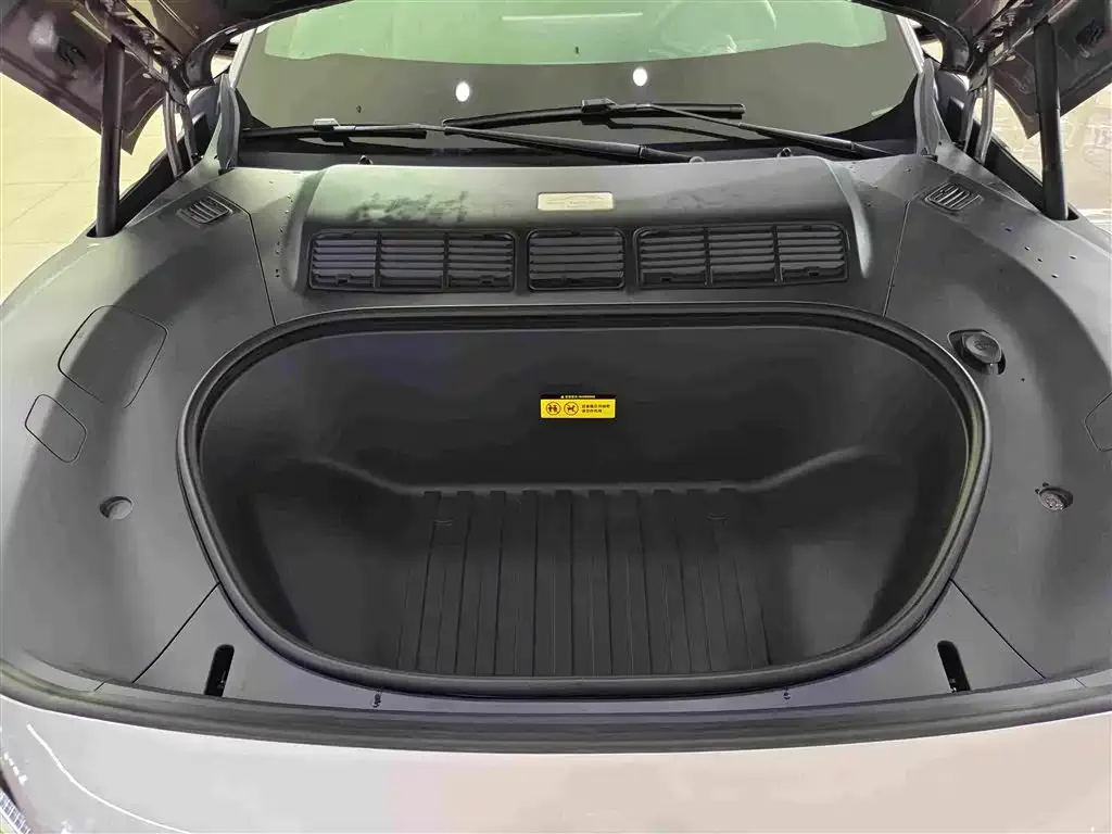 Xiaomi Auto Xiaomi YU7 2025 Extended Range AWD Pro — Фото автомобиля 16