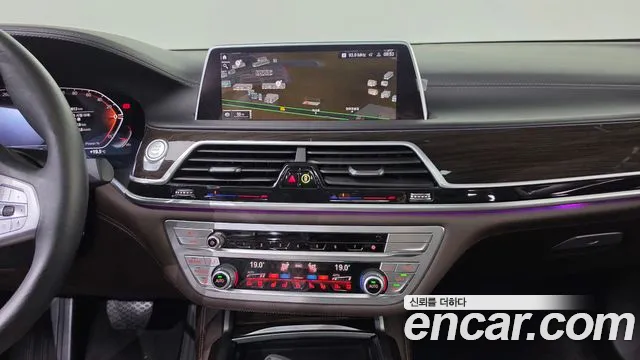 BMW 7 Series — Фото автомобиля 14