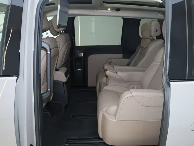 Li Auto MEGA — Фото автомобиля 11