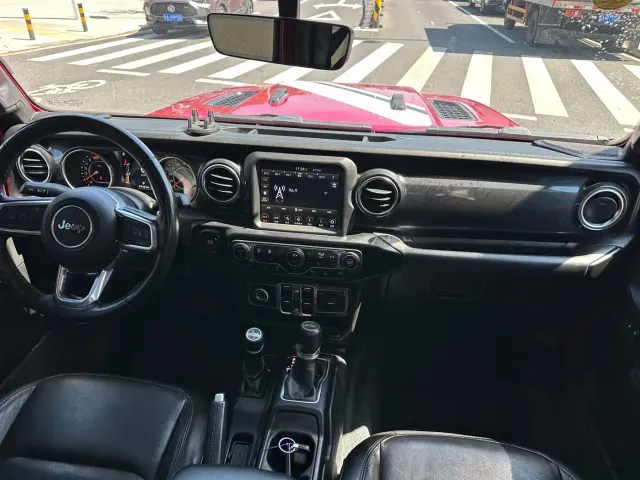 Jeep Wrangler — Фото автомобиля 10