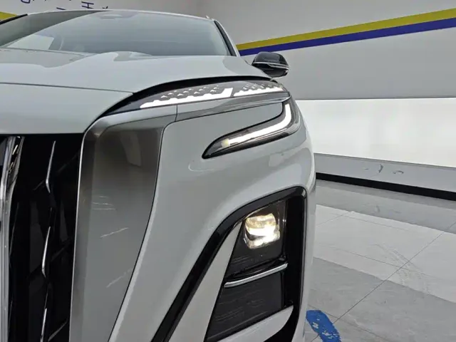 Hongqi HS3 — Фото автомобиля 5