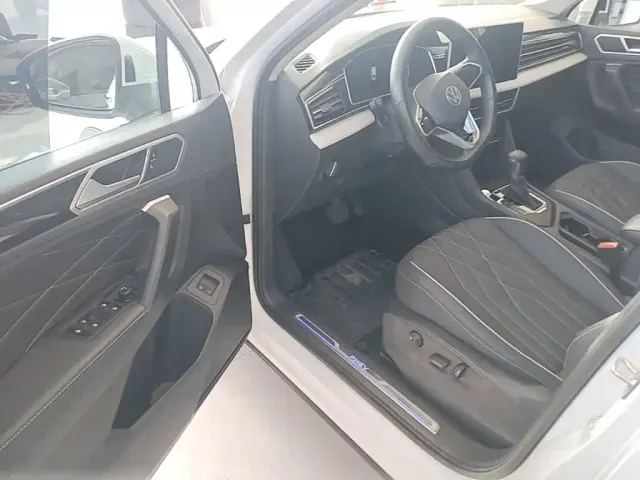 Volkswagen Tiguan L PHEV — Фото автомобиля 15