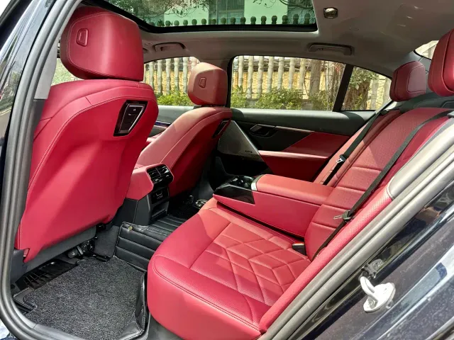 BMW 5 Series — Фото автомобиля 7