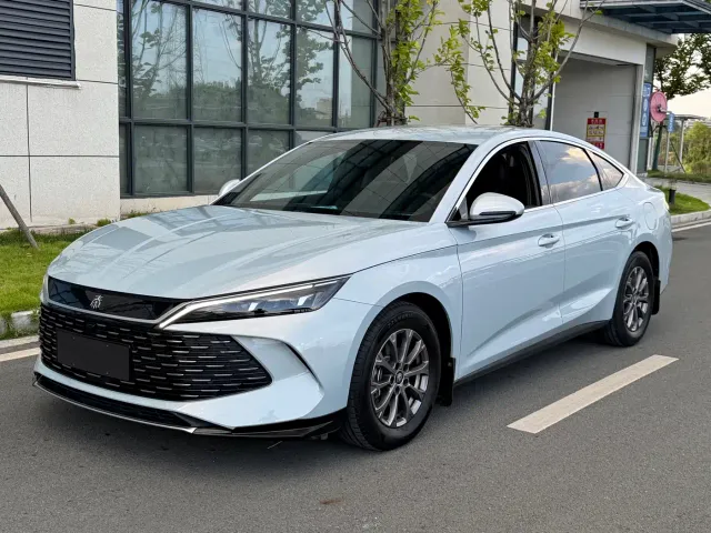 Фотография автомобиля — BYD Qin L