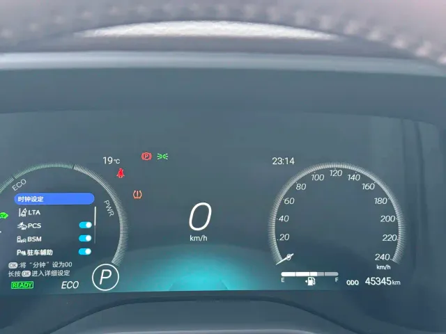 Toyota Sienna — Фото автомобиля 23