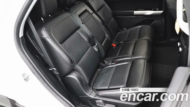 Ford Explorer Generation 6 — Фото автомобиля 15