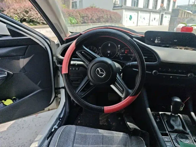 Mazda Axela — Фото автомобиля 6