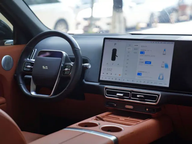 Li Auto L8 — Фото автомобиля 6
