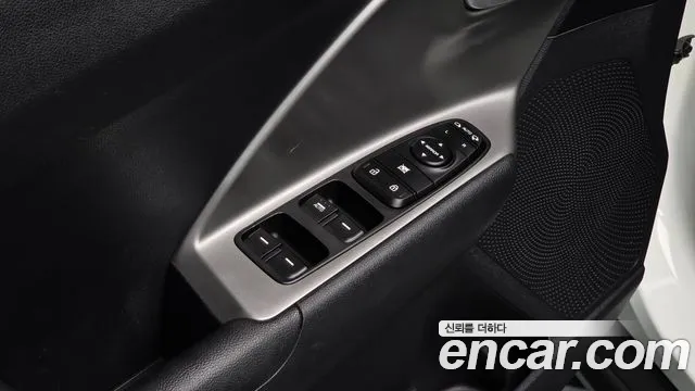 Kia Niro — Фото автомобиля 16