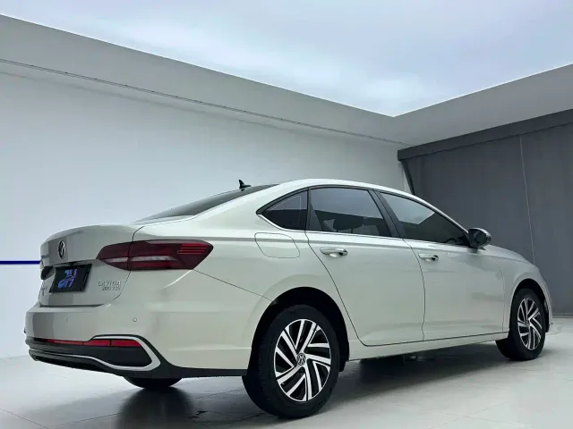 Volkswagen Lavida — Фото автомобиля 6