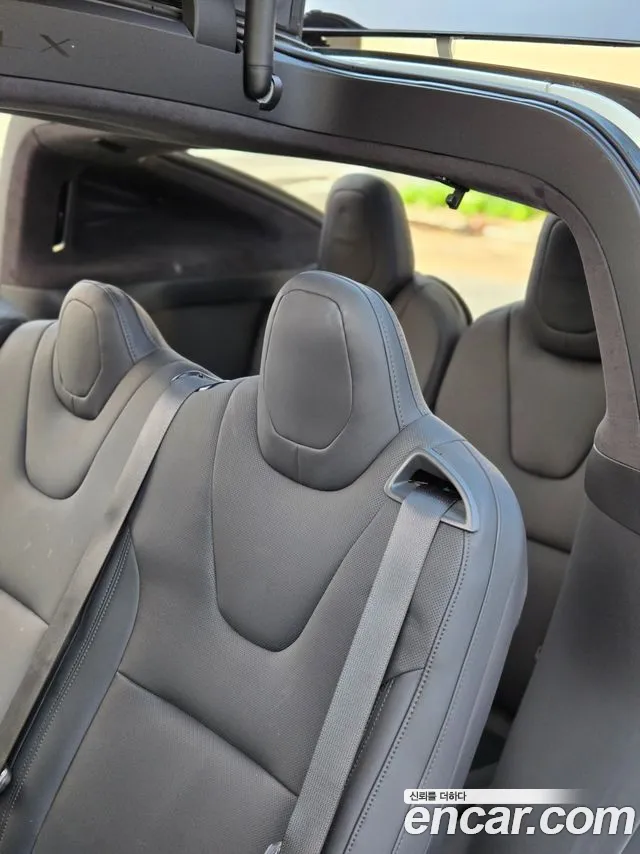 Tesla Model X — Фото автомобиля 11