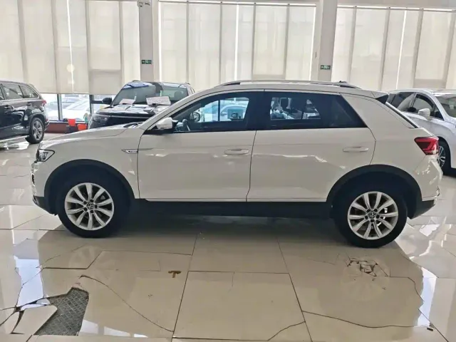 Volkswagen T-Roc — Фото автомобиля 4