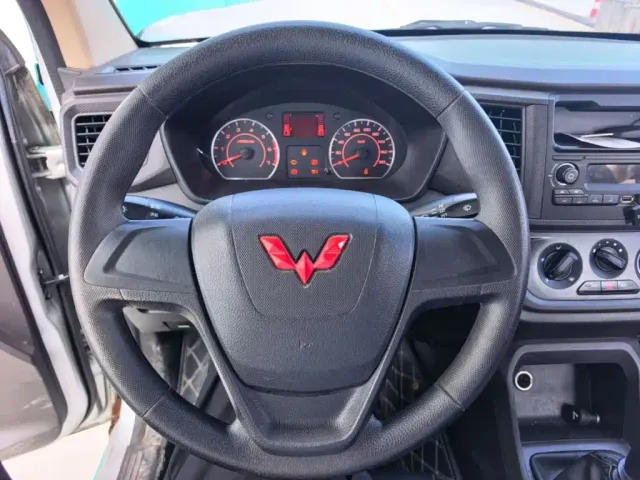 Wuling Hongguang V — Фото автомобиля 10