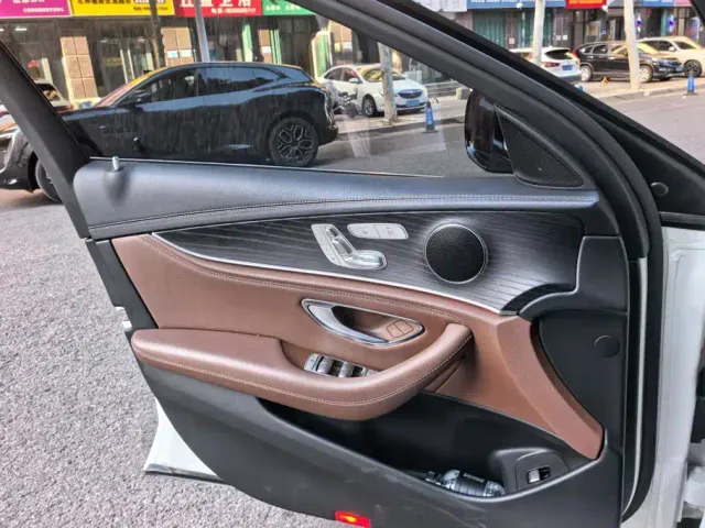 Mercedes-Benz E-Class — Фото автомобиля 7