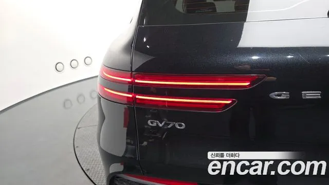 Genesis GV70 — Фото автомобиля 23