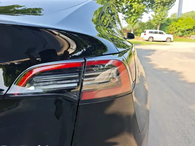 Tesla Model Y — Фото автомобиля 15