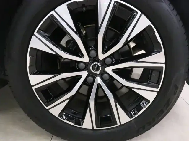 Volvo XC60 — Фото автомобиля 17