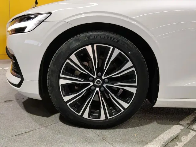 Volvo S60 — Фото автомобиля 15