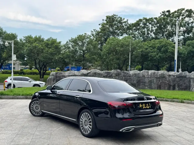 Mercedes-Benz E-Class — Фото автомобиля 4