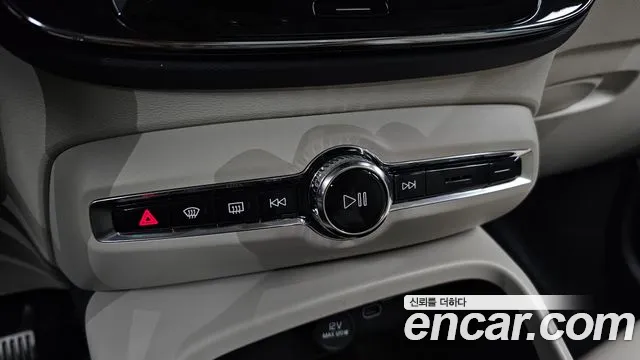 Volvo XC40 — Фото автомобиля 26