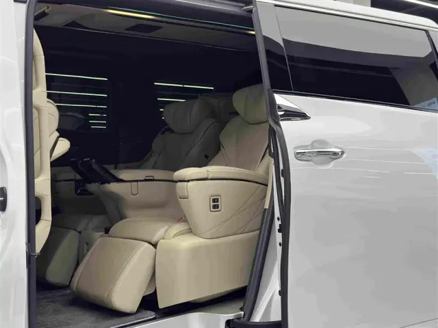 Toyota Vellfire — Фото автомобиля 9
