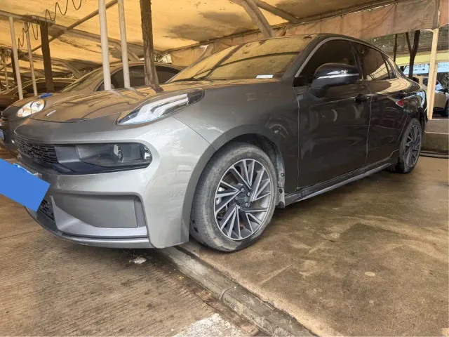 Lynk & Co 03 — Фото автомобиля 3
