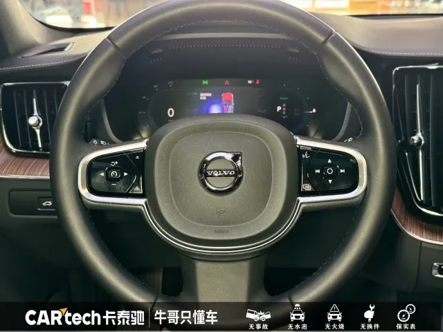 Volvo XC60 — Фото автомобиля 17