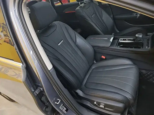 Hongqi H5 — Фото автомобиля 24