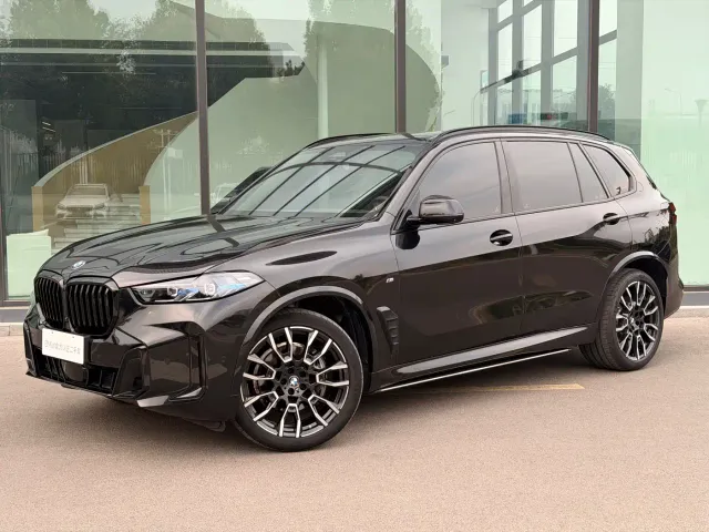 BMW BMW X5 2023 xDrive 40Li M Sport Black Night Package — Фото автомобиля 2