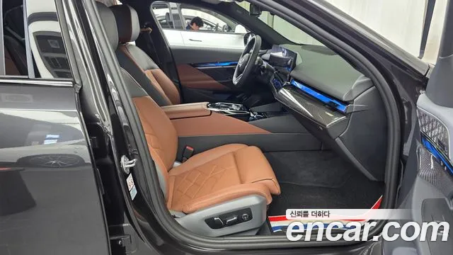 BMW 5 Series G60 — Фото автомобиля 11